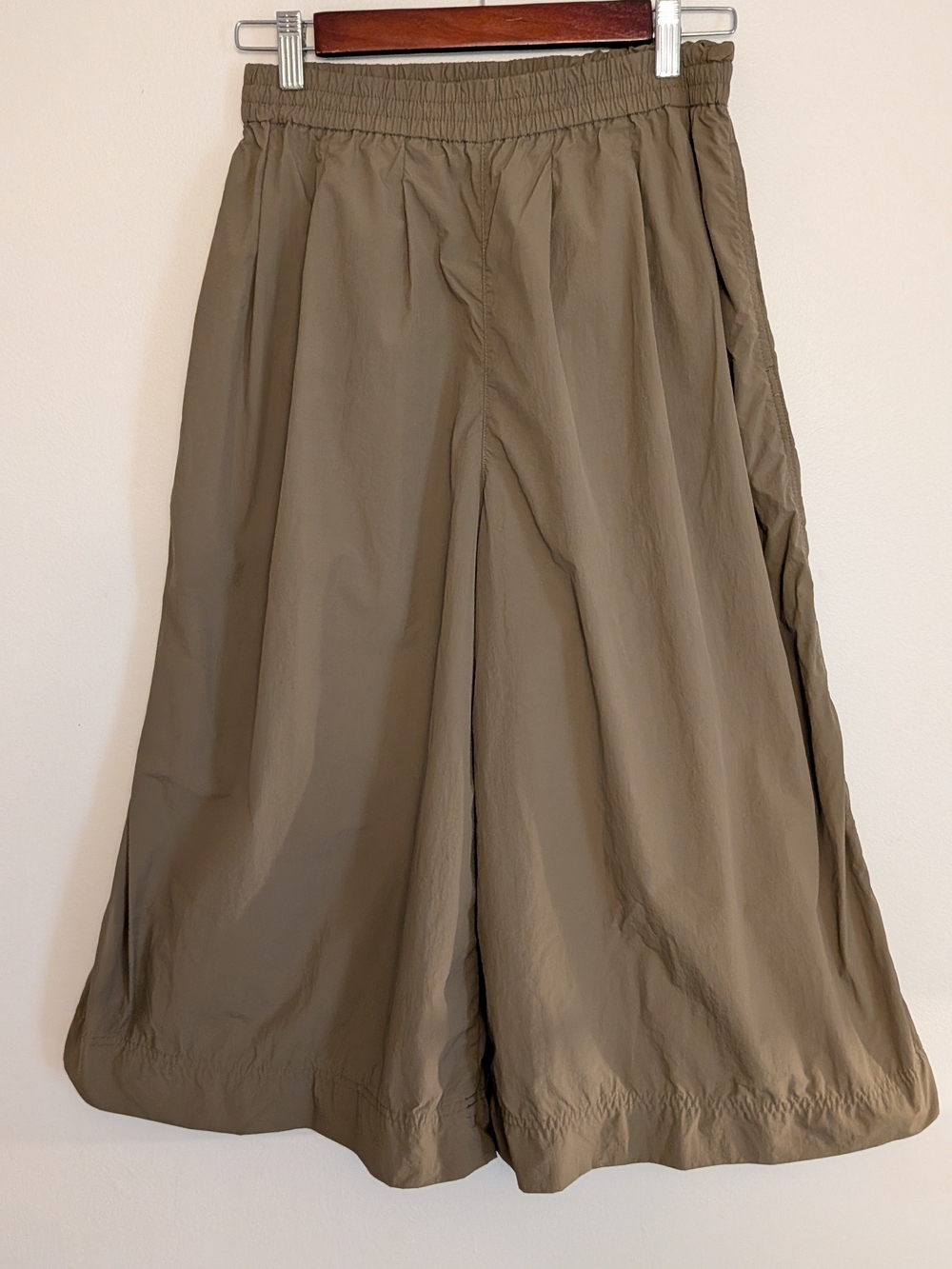 Uniqlo Wide-Leg Elastic-Waist nylon culotte pants
